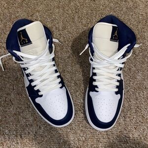 Jordan 1 mid obsidian